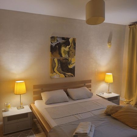 Sunflower Apartment Near Kiev Airport & Railway Station & Center City! Exterior foto