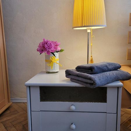 Sunflower Apartment Near Kiev Airport & Railway Station & Center City! Exterior foto