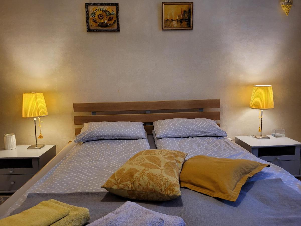 Sunflower Apartment Near Kiev Airport & Railway Station & Center City! Exterior foto