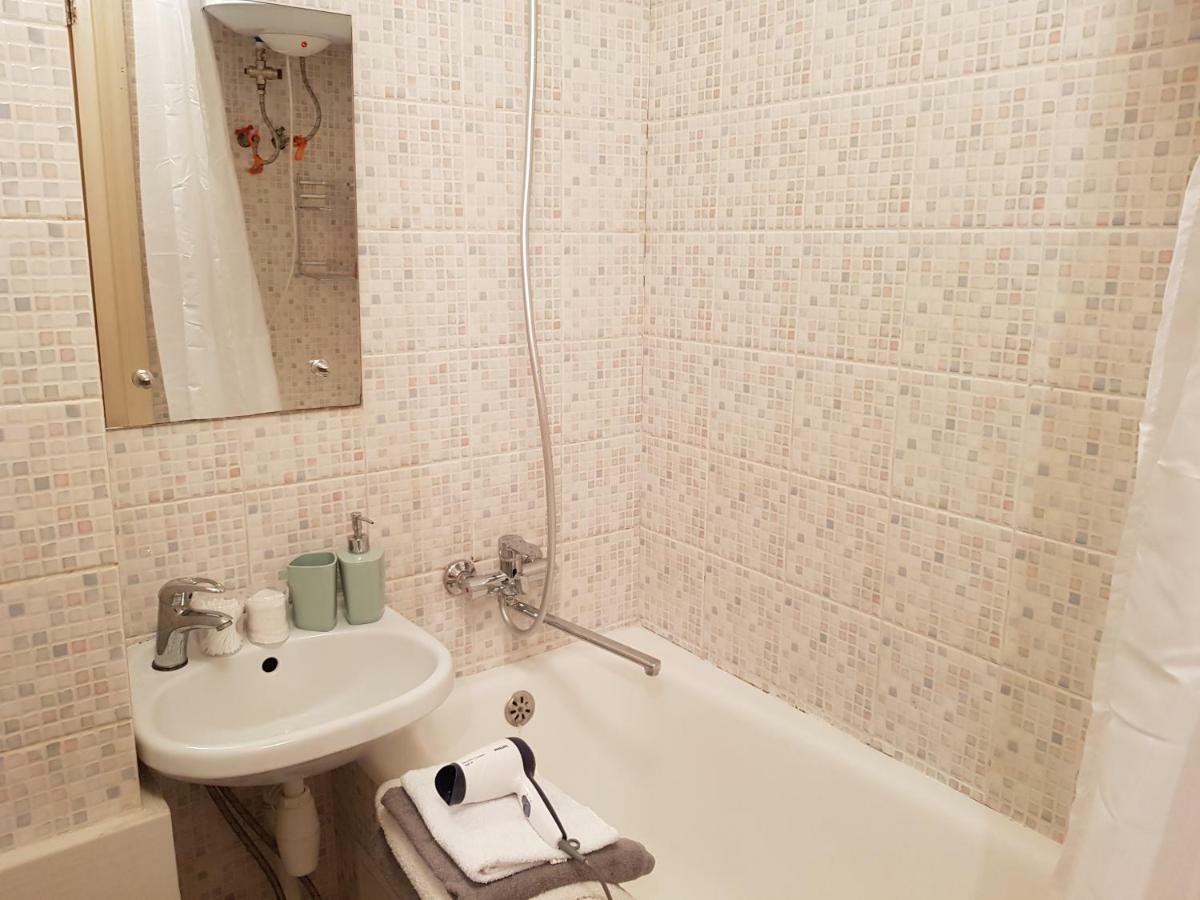 Sunflower Apartment Near Kiev Airport & Railway Station & Center City! Exterior foto