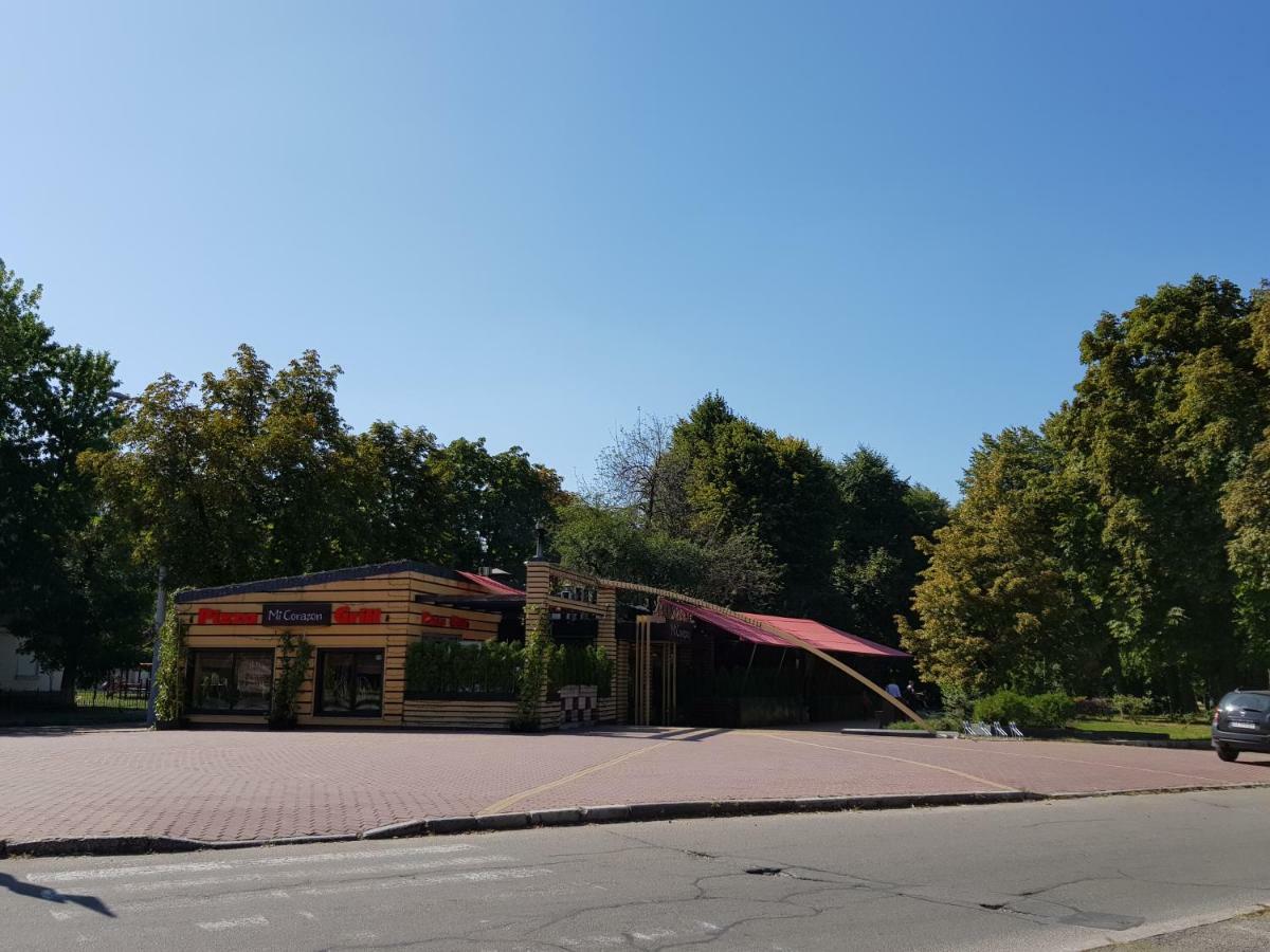 Sunflower Apartment Near Kiev Airport & Railway Station & Center City! Exterior foto